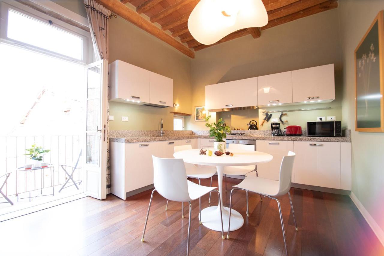 Casa Della Luce Luxury Apartment Lucca Bagian luar foto